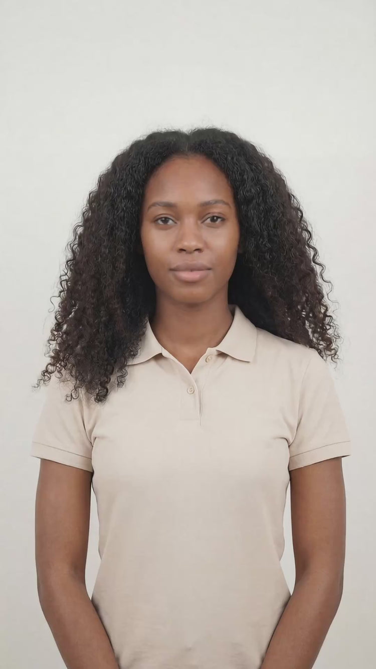 Reception training course for customer service skills
Professional receptionist assisting client at front desk
Customer service communication in office reception
Front desk staff interacting with clients professionally